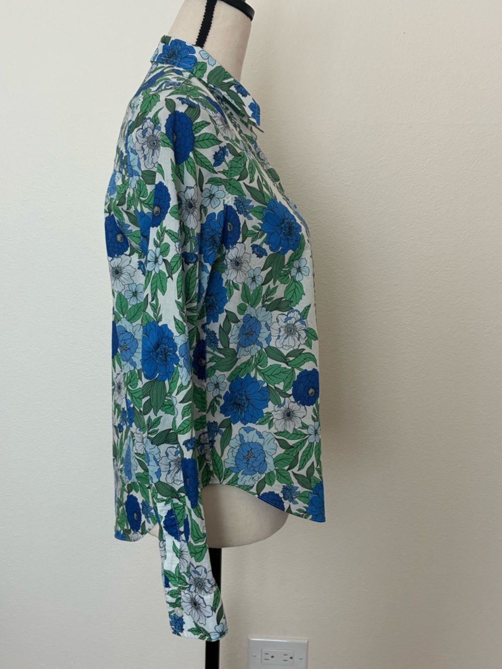 Elie Tahari Floral Button Down Shirt - Picture 6 of 9